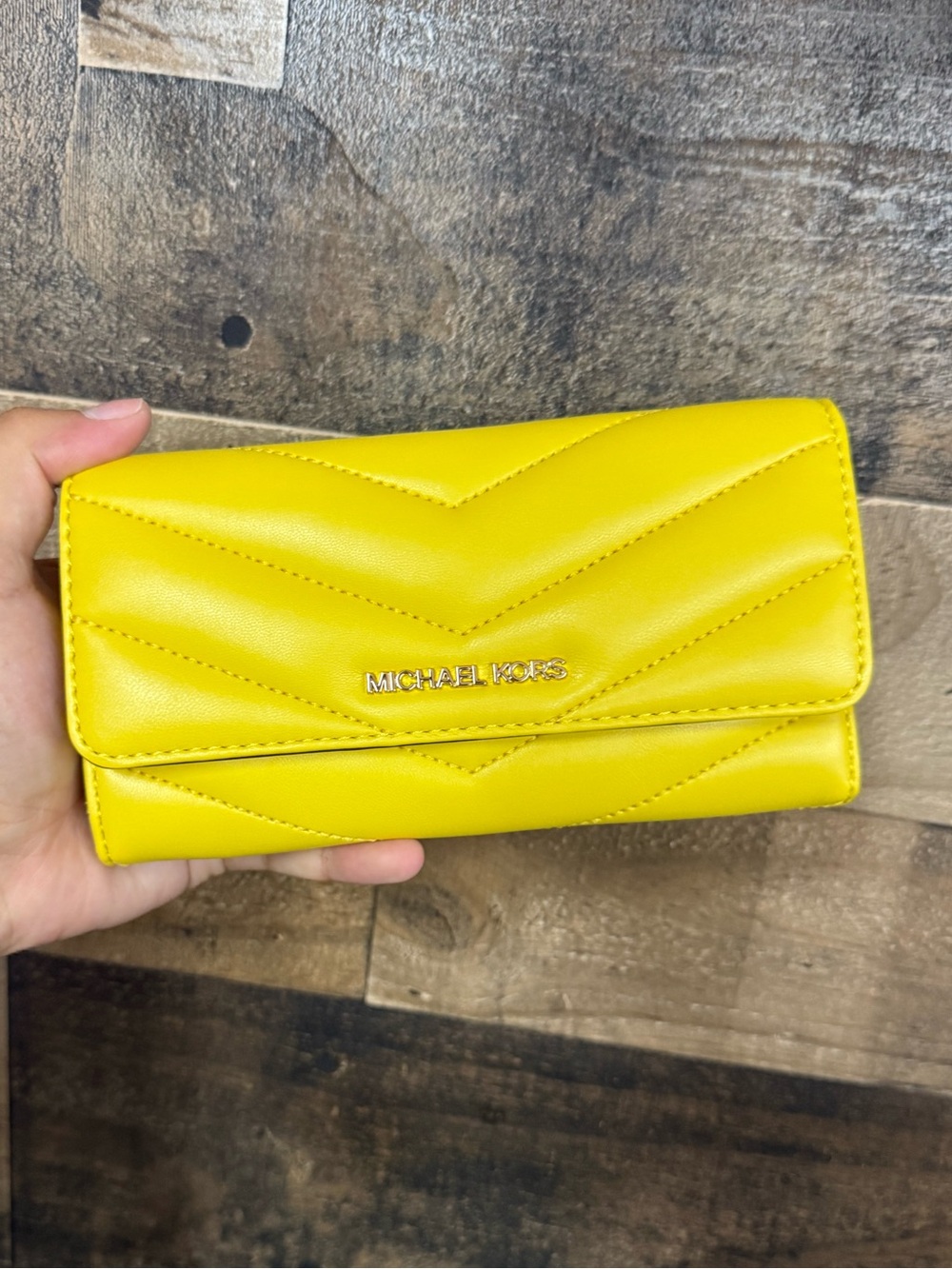 MICHAEL KORS Jet Set Travel Large Golden Yellow Chevron Trifold Wallet NWT